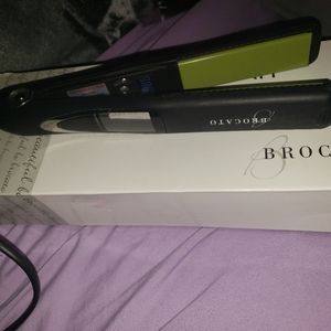 Brocato vibrating hair straightener